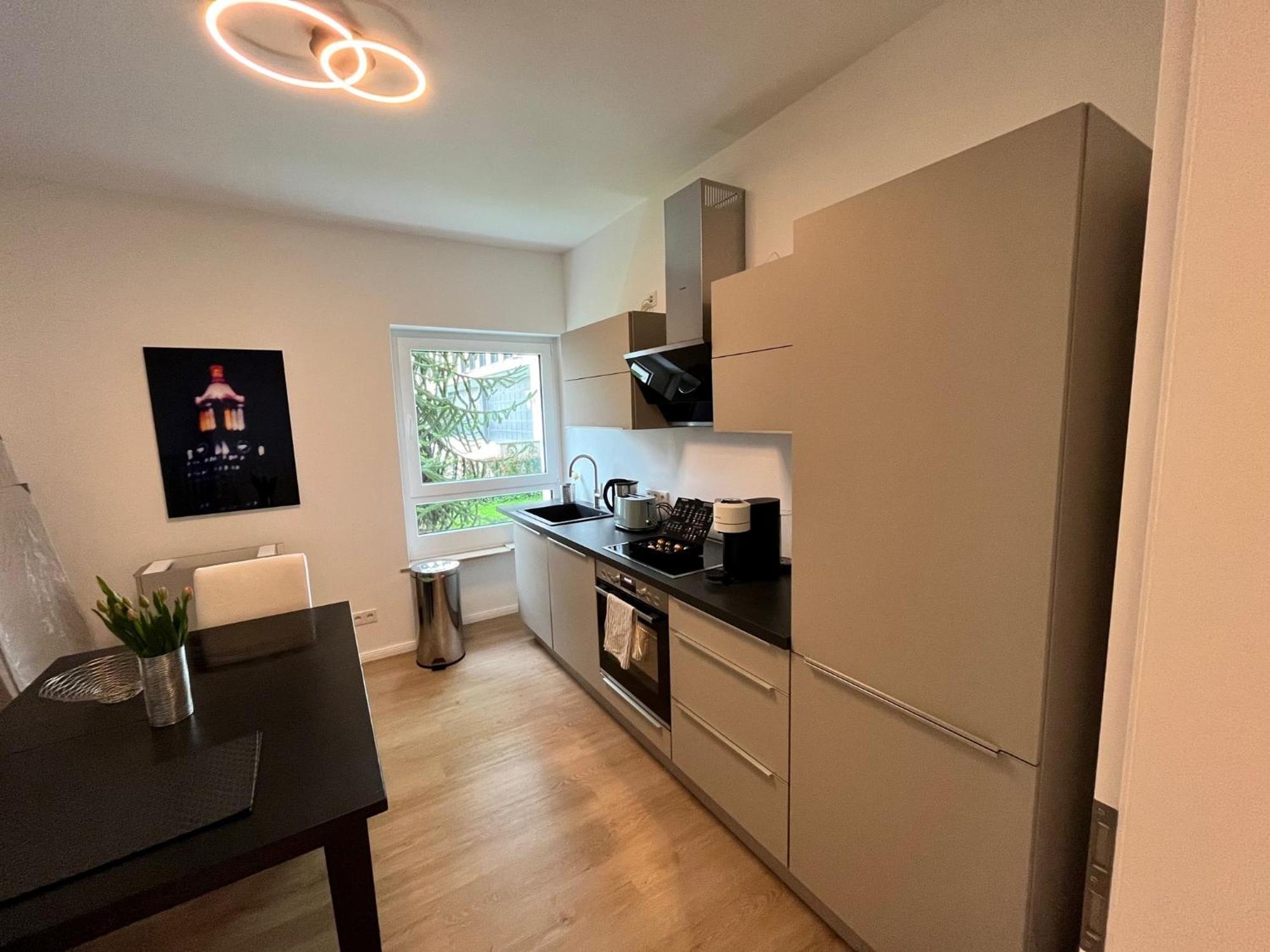 Raum2go - No1 Modernes Ruhiges 2-schlafzimmer & Park Apartment Wiesbaden